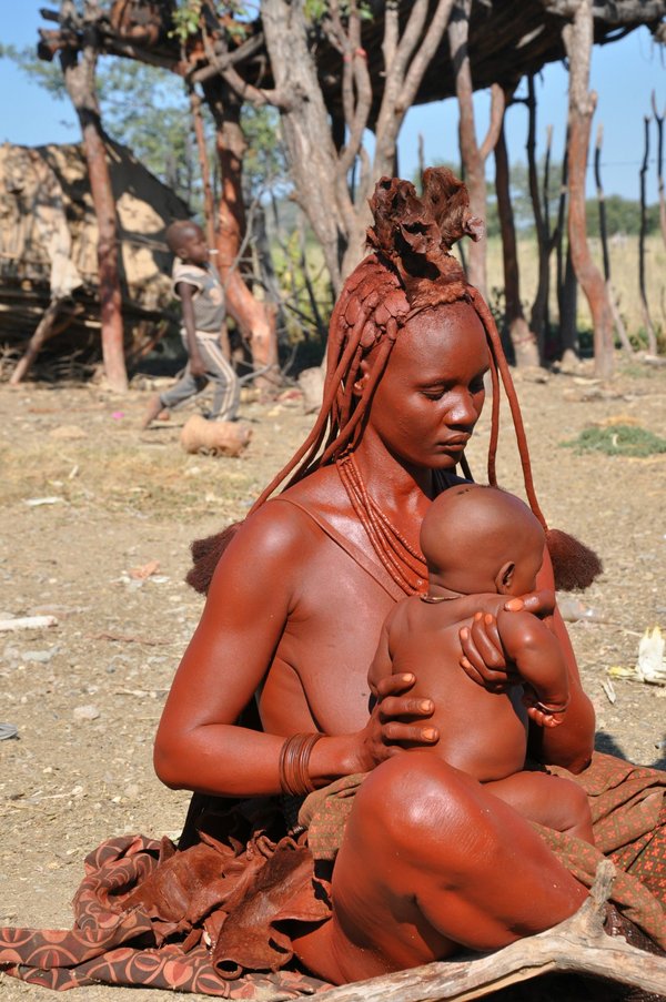 Comment découvrir les traditions des tribus Himba en Namibie?